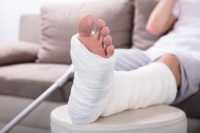 What Are the Symptoms of a Broken Ankle Bone?